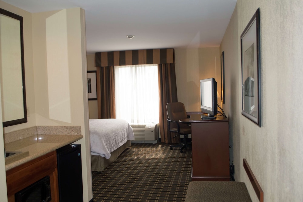 Hampton Inn & Suites Columbia at University - photo 11