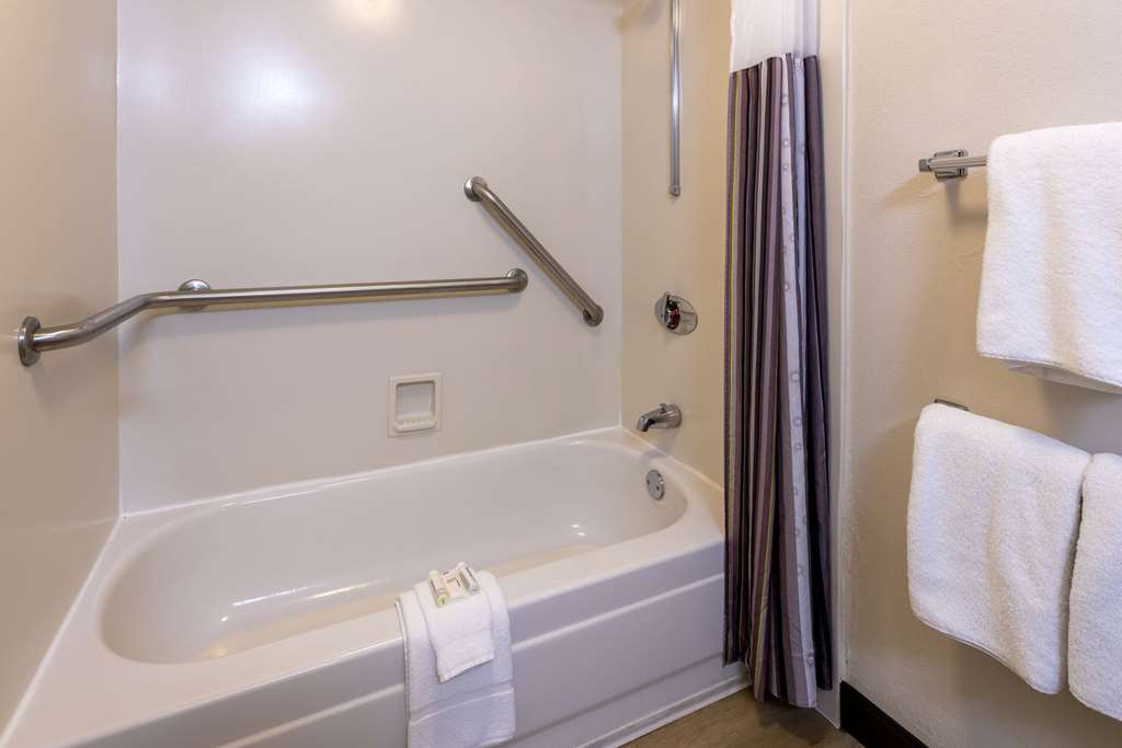 La Quinta by Wyndham Kingsport Tri Cities Airport - photo 25