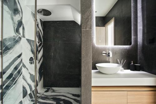 Jo&Coloft Thessaloniki Near Venizelou Metro Station — 4-Star Luxury Hotel in Thessaloniki, Greece
