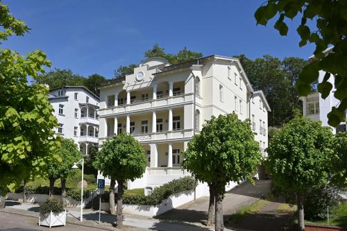 Strandnahe Ferienwohnung 8 Villa Celia — 4-Star Luxury Hotel in Ostseebad Sellin, Germany