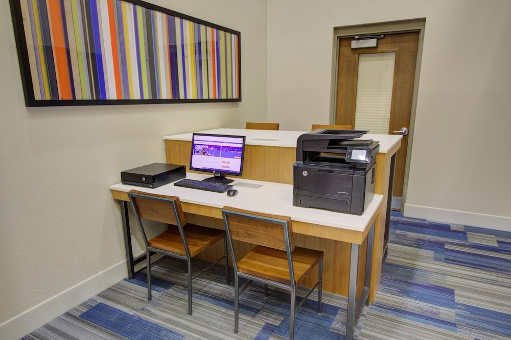 Holiday Inn Express Hotel and Suites Mankato East by IHG - photo 63