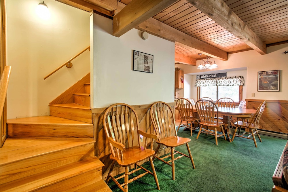 Cozy Bartlett Townhome Less Than 3 Mi to Attitash Mountain — 4-Star Luxury Hotel in Bartlett, United States