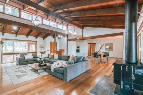 Olinda Nature Retreat 4 Bed 3Bth House Fire Bath — 4-Star Luxury Hotel in Olinda, Australia