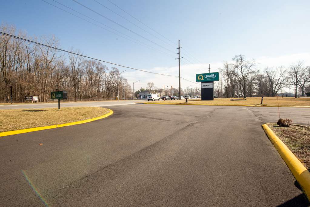 Quality Inn & Suites Portage Central — hotel in Portage