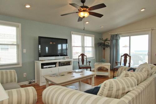 This Is It by Oak Island Accommodations - photo 16
