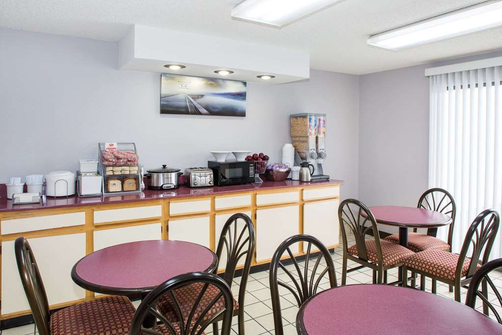 Super 8 by Wyndham Springdale AR - photo 17