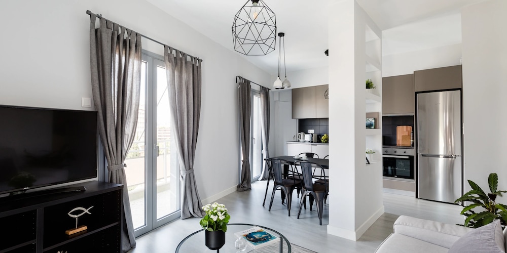 Upstreet Minimal 2Bd Apt Lycabettus View — 4-Star Luxury Hotel in Kaisariani, Greece