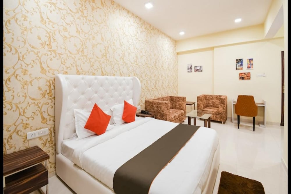 Hotel Golden I in Raipur, India