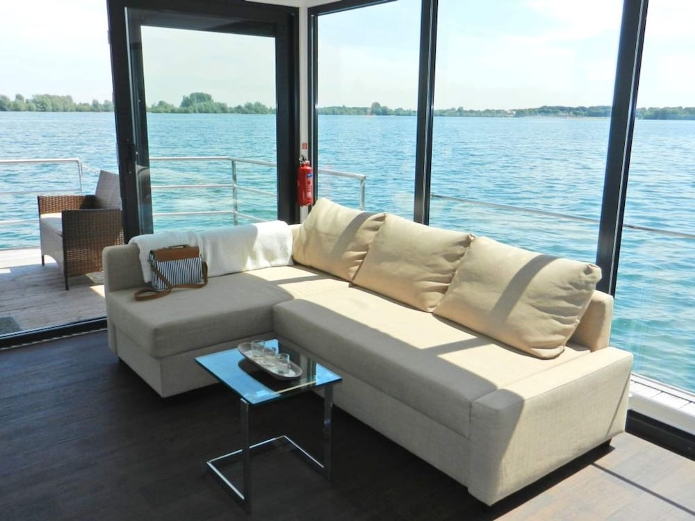 Hausboot am Xantener Nordsee — hotel in Xanten
