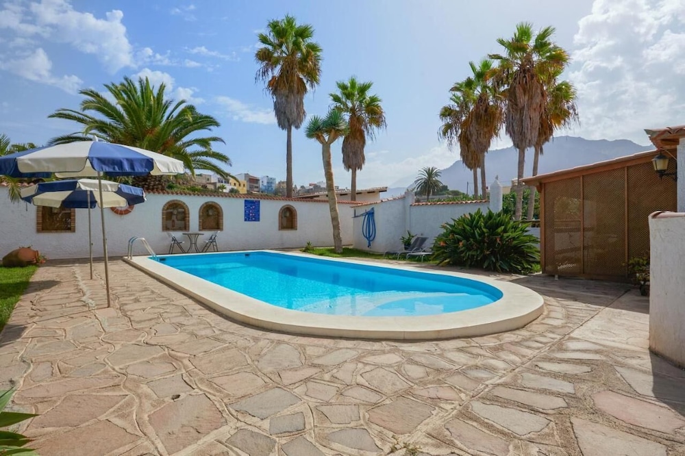 Finca el Castillo — 4-Star Luxury Hotel in Buenavista Del Norte, Spain