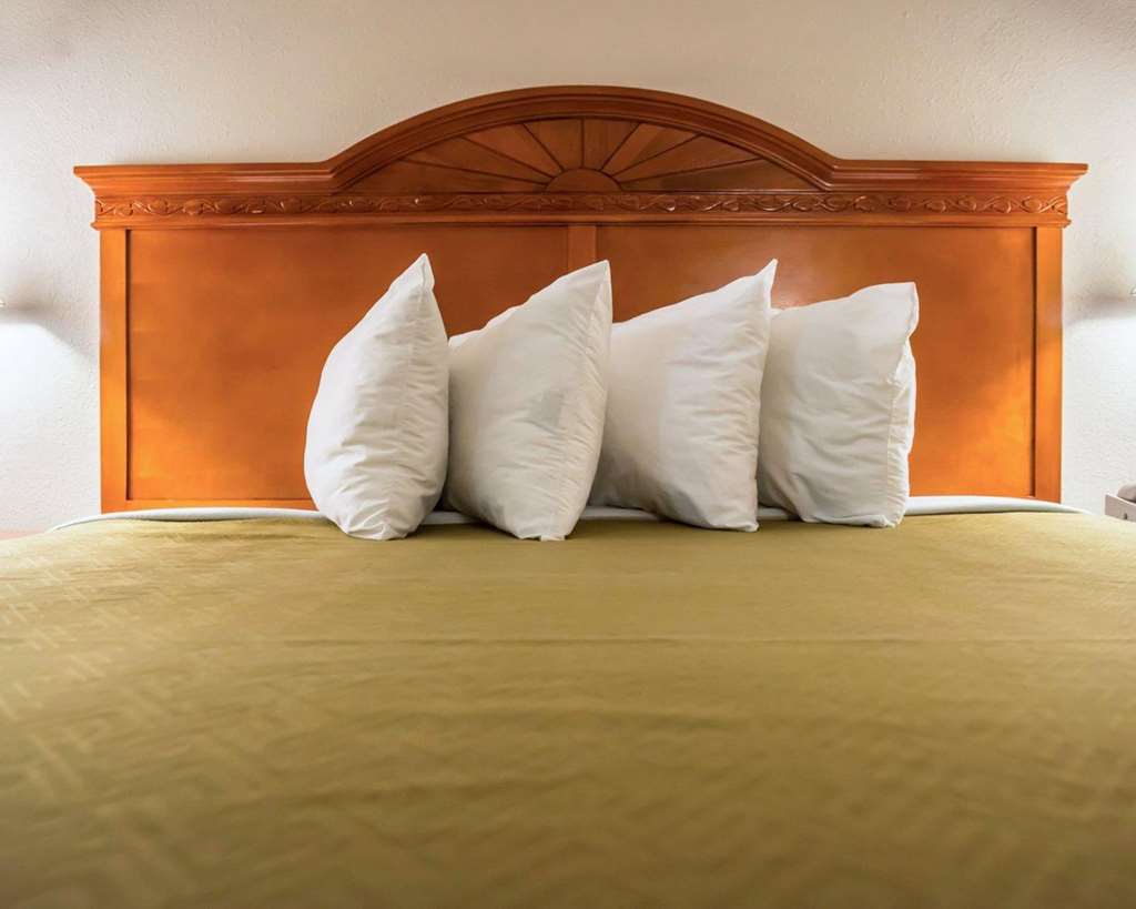 Econo Lodge Panama City St. Andrews - photo 12