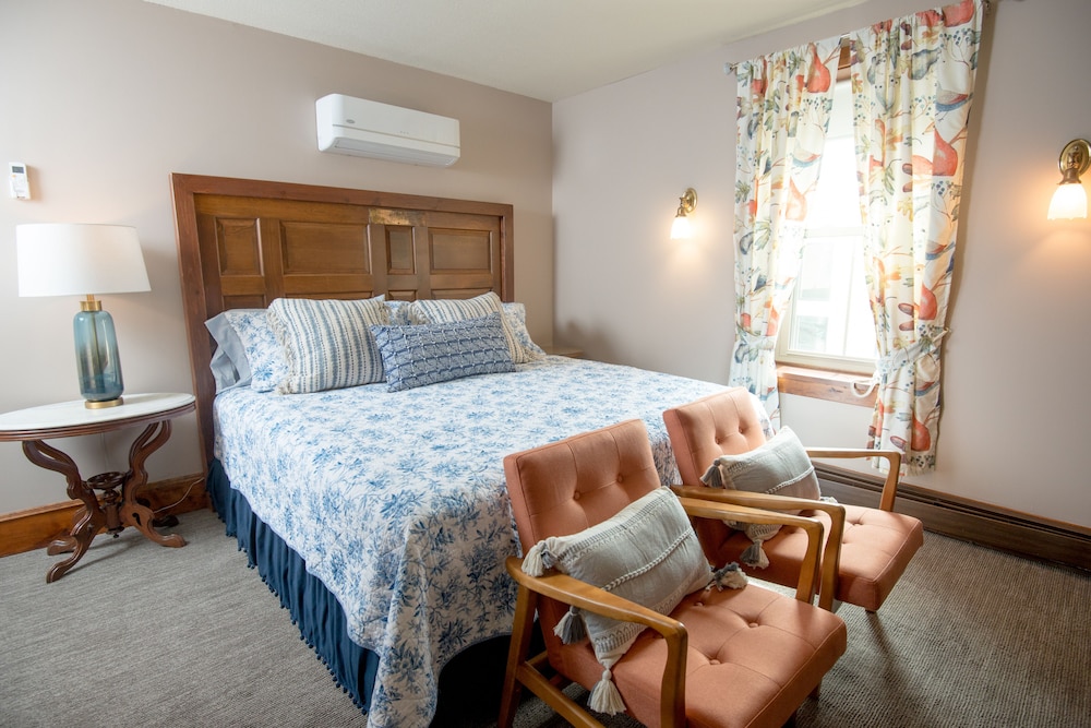 Inn at Cedar Crossing - photo 2