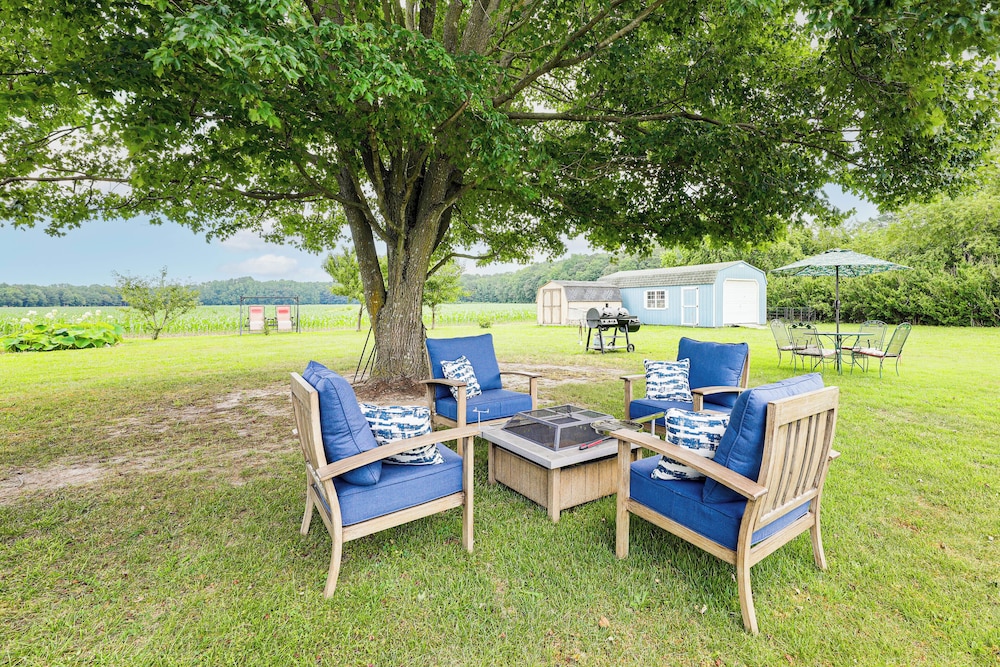 Getaway on half Acre with Deck in Georgetown in Georgetown, United States