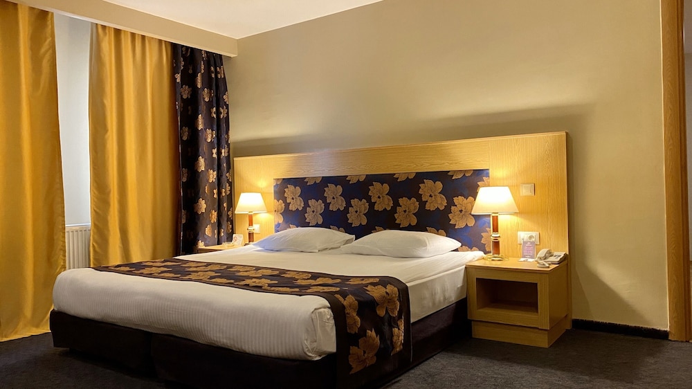 Perissia Hotel & Convention Center — Uerguep — photo 4