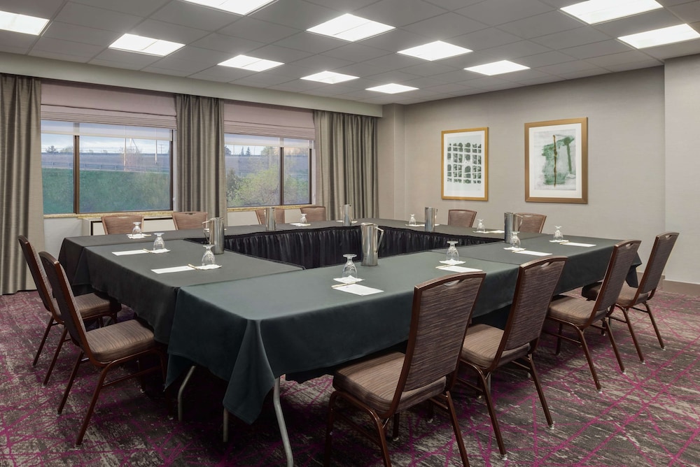 DoubleTree by Hilton St. Paul East - photo 48