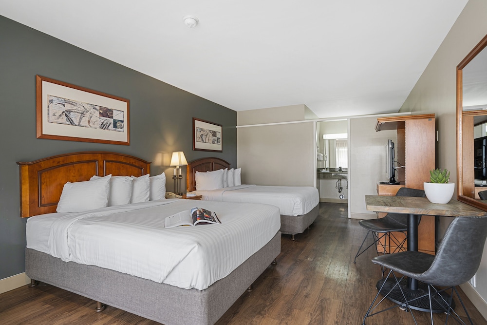Vagabond Inn Ventura - photo 13