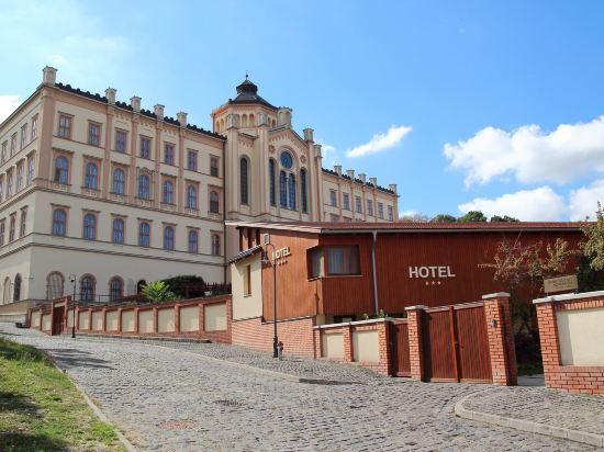 Hotel Adalbert Boldog Meszlényi Zoltán Ház — hotel in Esztergom