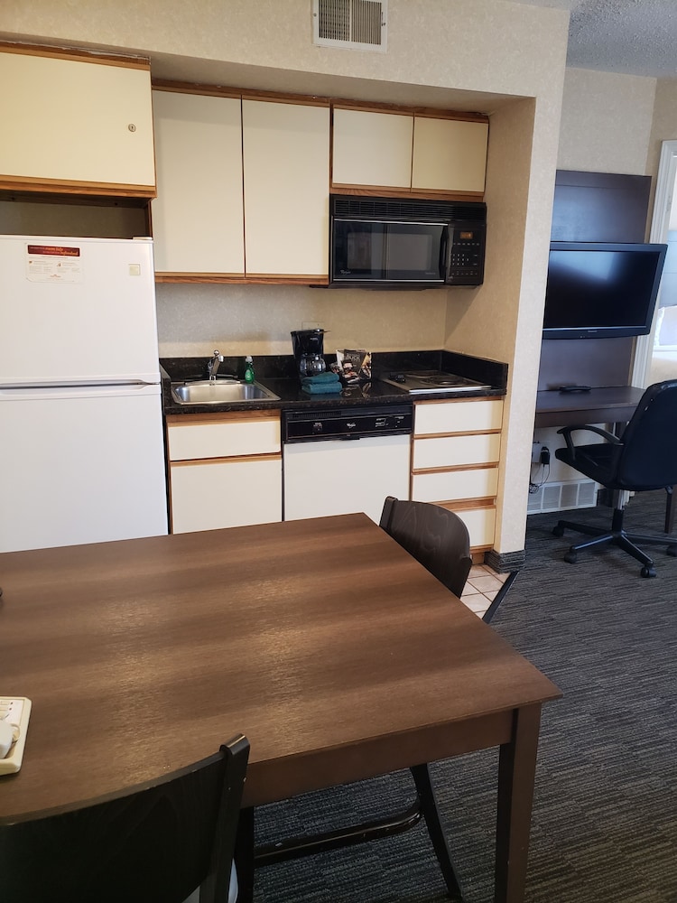 Affordable Suites of America Detroit Warren - photo 15