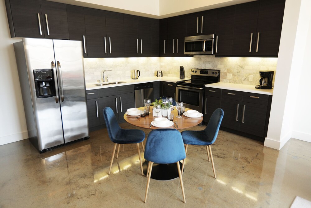 Downtown Lofty Suites - photo 12