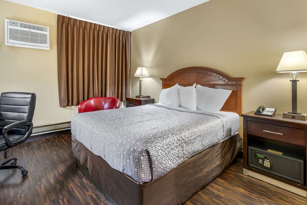 Econo Lodge La Crosse North - photo 7