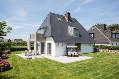 Sunset Beach House — 4-Star Luxury Hotel in None, Germany