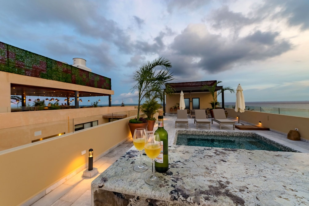 Poolside bar