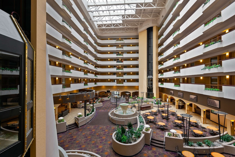 Embassy Suites by Hilton Kansas City International Airport - photo 3