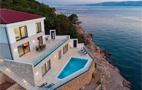 Villa Frami — 4-Star Luxury Hotel in Starigrad, Croatia