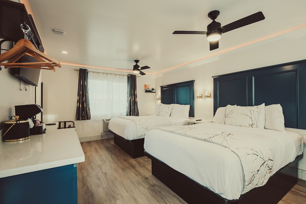 Blufftop Inn & Suites - photo 35