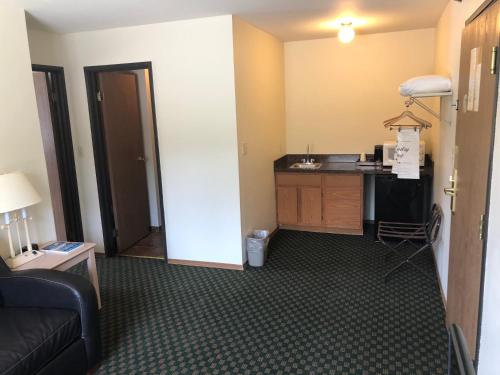 Kings Inn Cody - photo 19