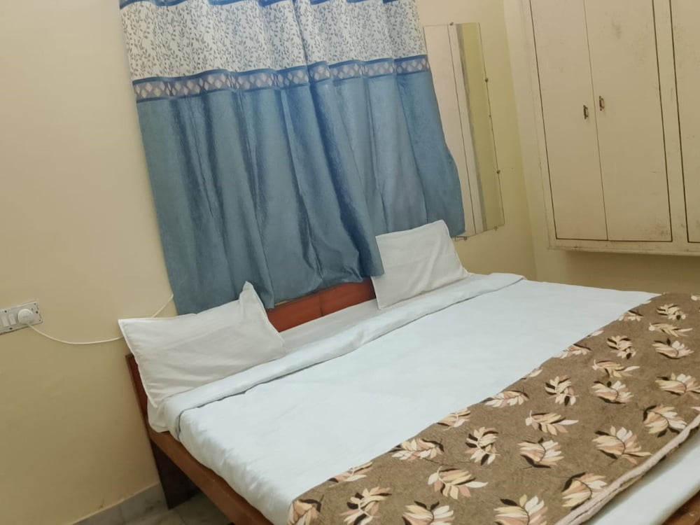 P G on Ganges - last minute hotel in Varanasi