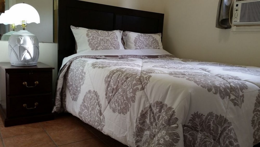 Sharodon Sands Motel in Wasaga Beach, Canada