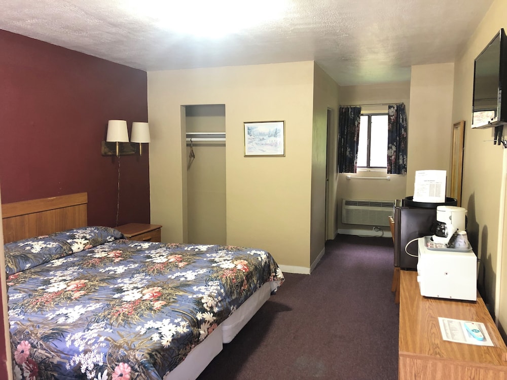 Laurel Park Inn - photo 15