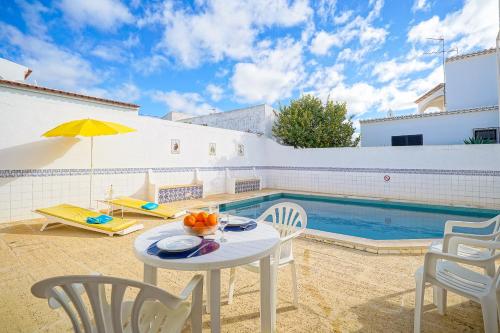 Casa Maria João 2 quartos e piscina privada na Praia do Carvoeiro — 4-Star Luxury Hotel in Carvoeiro, Portugal