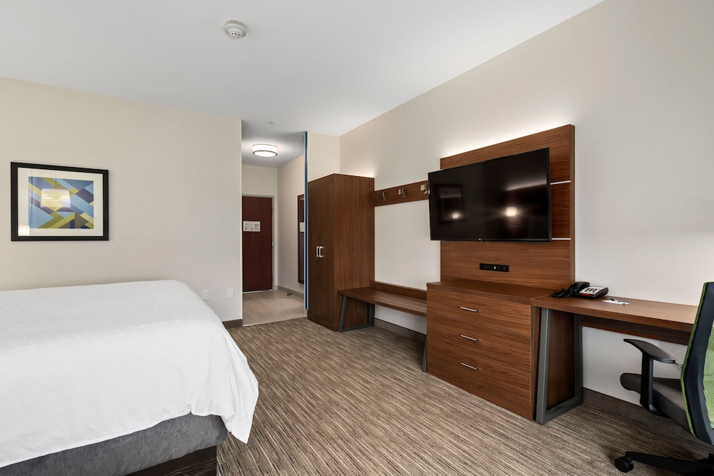 Holiday Inn Express Suites Van Buren Ft Smith Area by IHG - photo 11