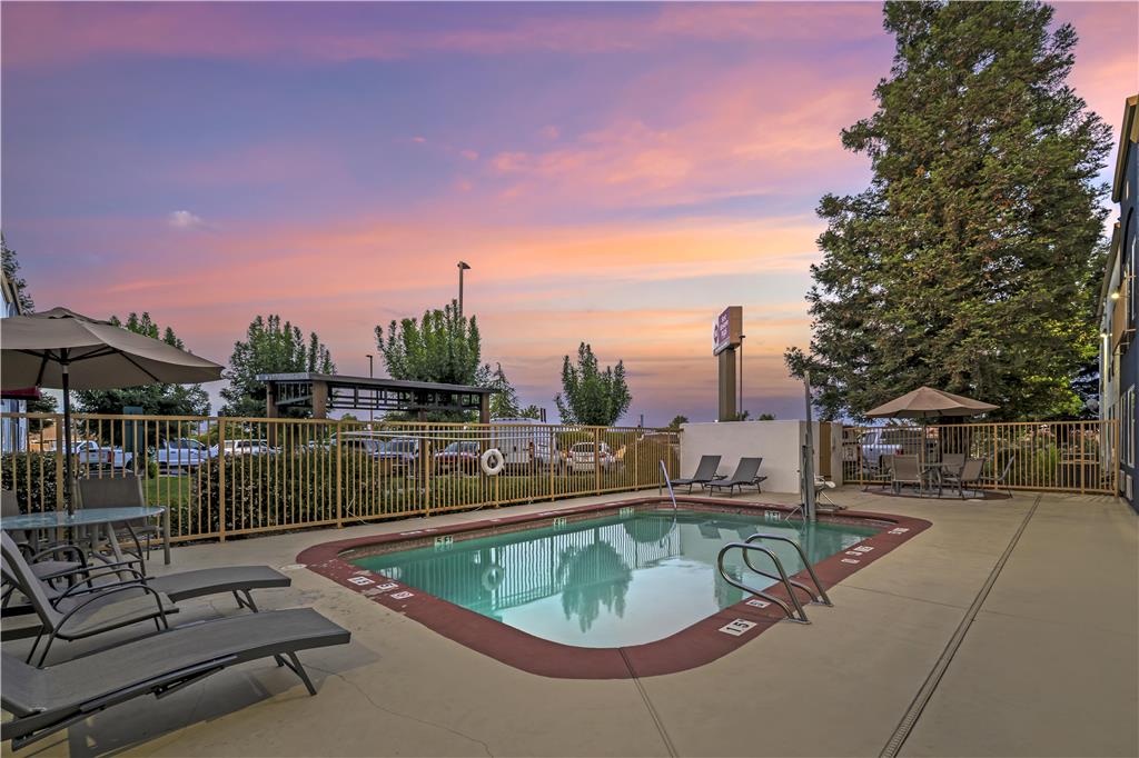 Best Western Plus Twin View Inn & Suites - photo 50