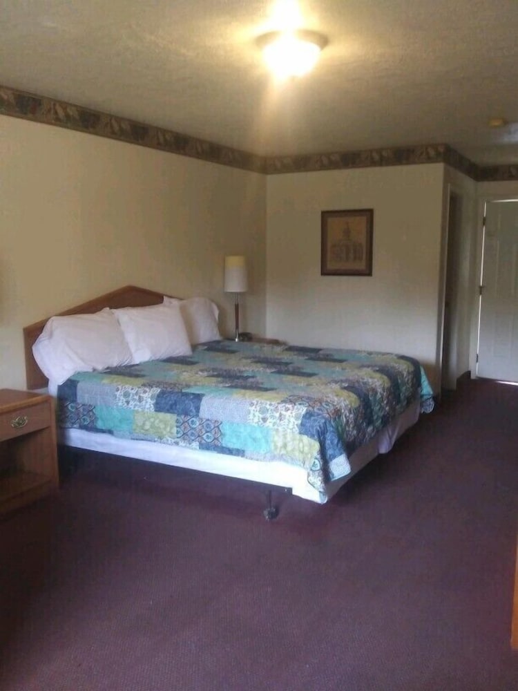 Whispering Creek Lodging & RV Resort - photo 23