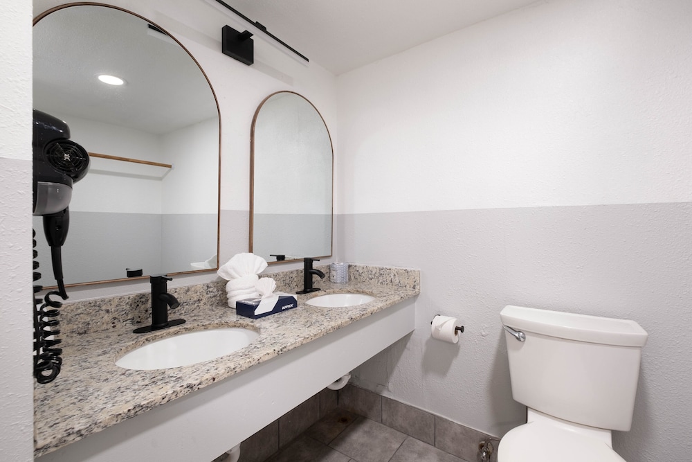 The Westerner Extended Stay - photo 27