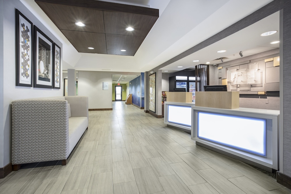 Holiday Inn Express Kansas City at the Legends by IHG - photo 34