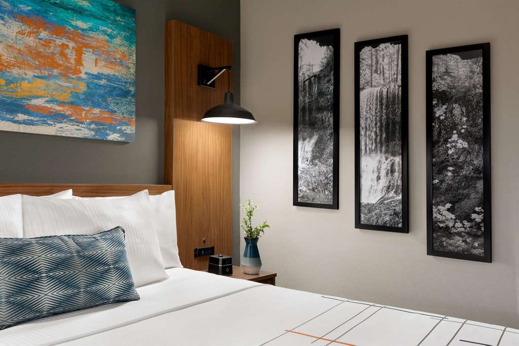 La Quinta Inn & Suites by Wyndham Salem OR - photo 14