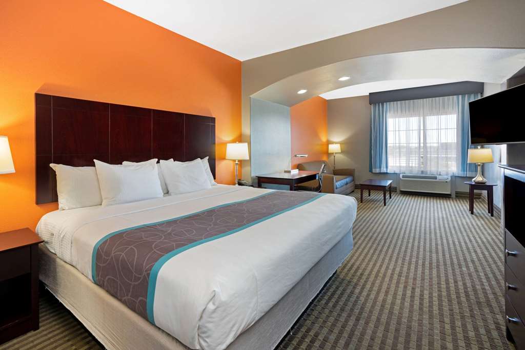 La Quinta Inn & Suites by Wyndham Houston Bush Intl Airpt E - photo 30