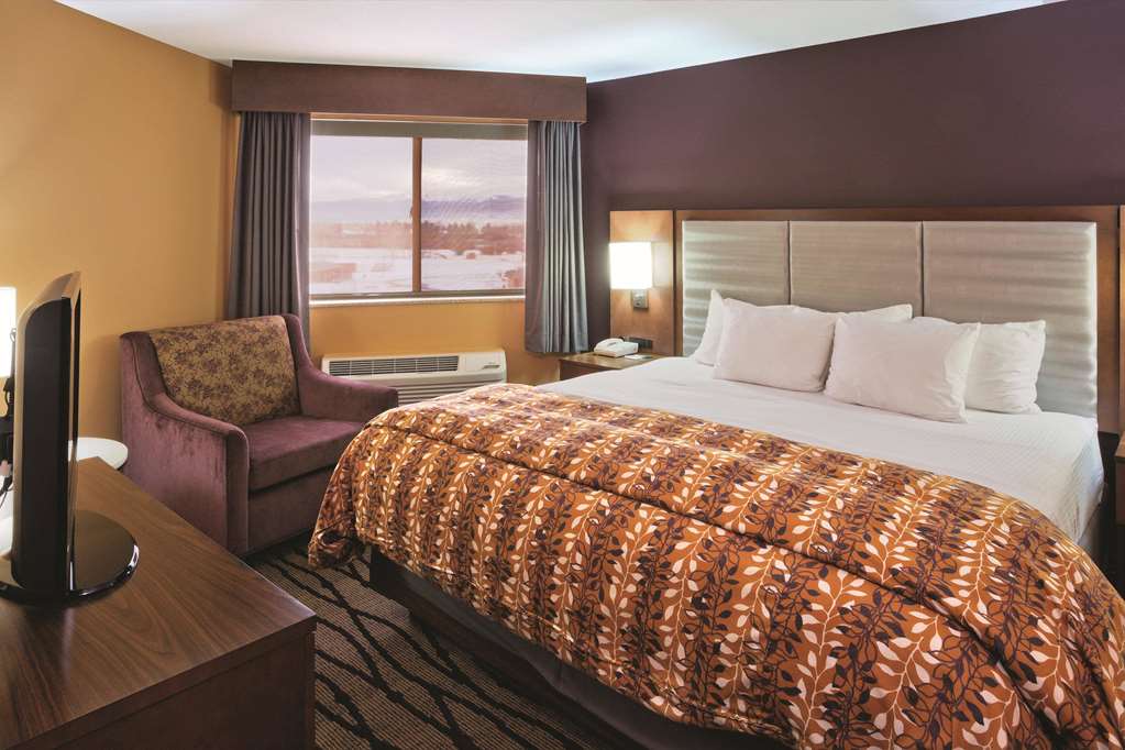 La Quinta Inn & Suites by Wyndham Butte - photo 30