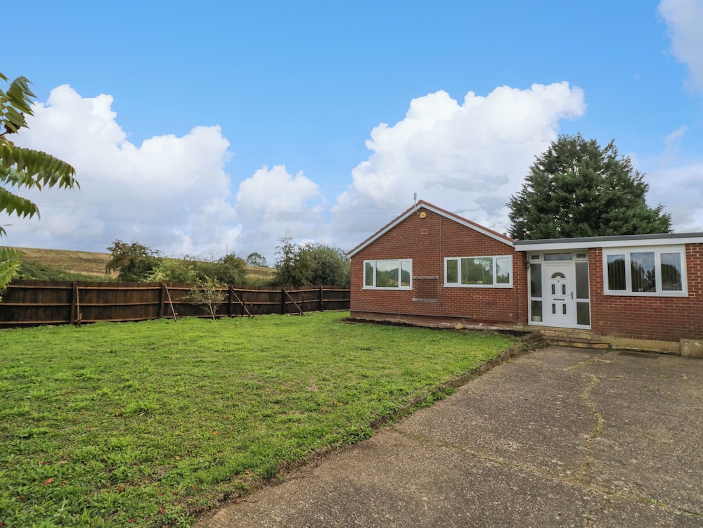 Fenny Marina Cottage — 4-Star Luxury Hotel in Southam, United Kingdom