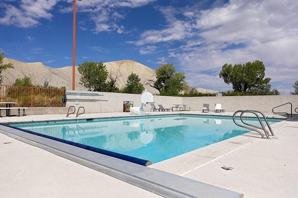 Cathedral Valley Inn — hotel in Farmington