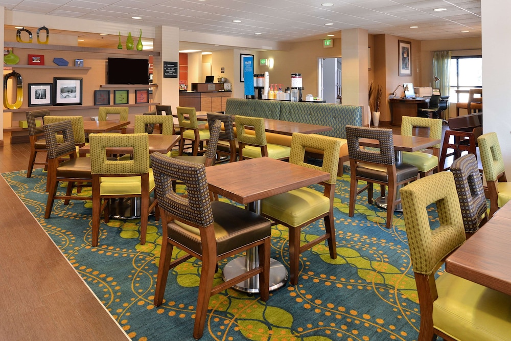 Hampton Inn Portland East - photo 27