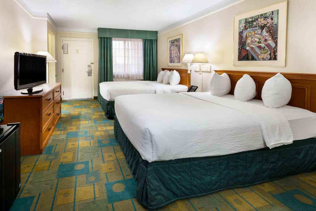 La Quinta Inn by Wyndham Albuquerque Northeast - photo 24