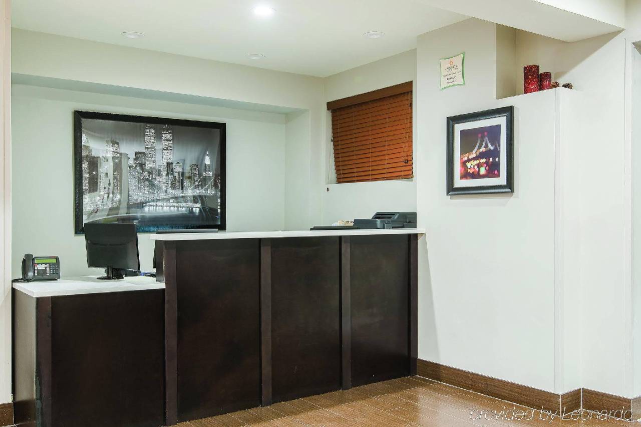 La Quinta Inn & Suites by Wyndham Brooklyn East - photo 13