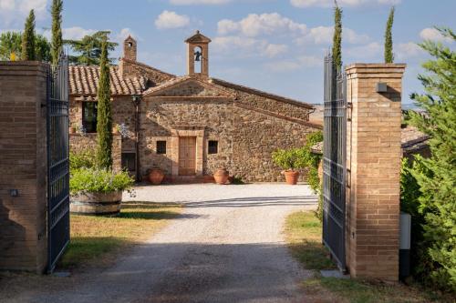 Tenuta San Filippo — 4-Star Luxury Hotel in Montalcino, Italy