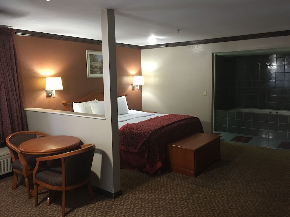 Days Inn by Wyndham Bishop - photo 4