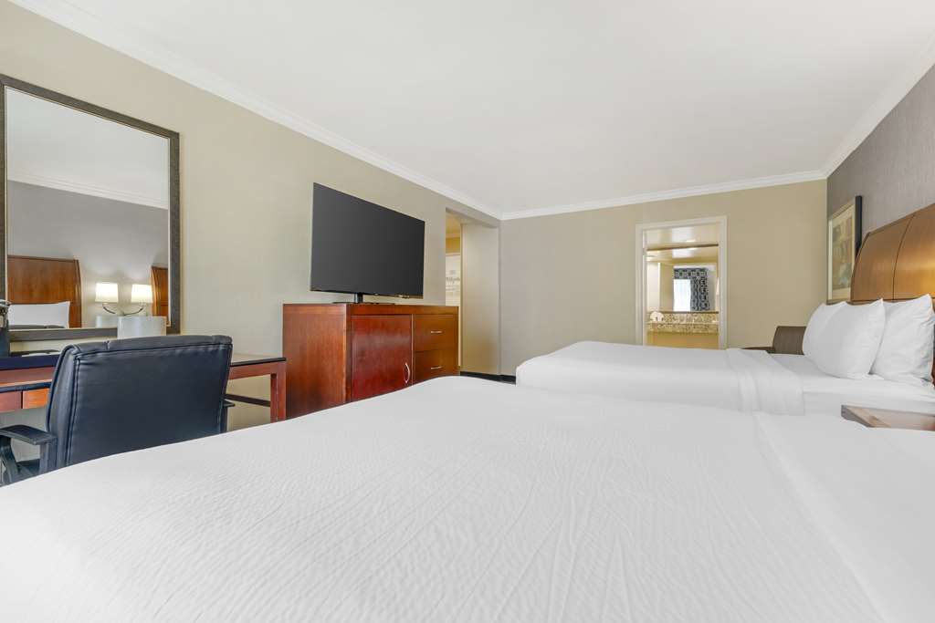Best Western Plus Marina Shores Hotel - photo 42